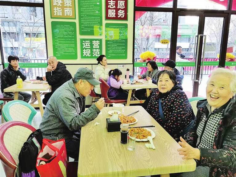 老年餐廳完成升級(jí)改造 杏花嶺區(qū)首個(gè)社區(qū)食堂開(kāi)門(mén)迎客 