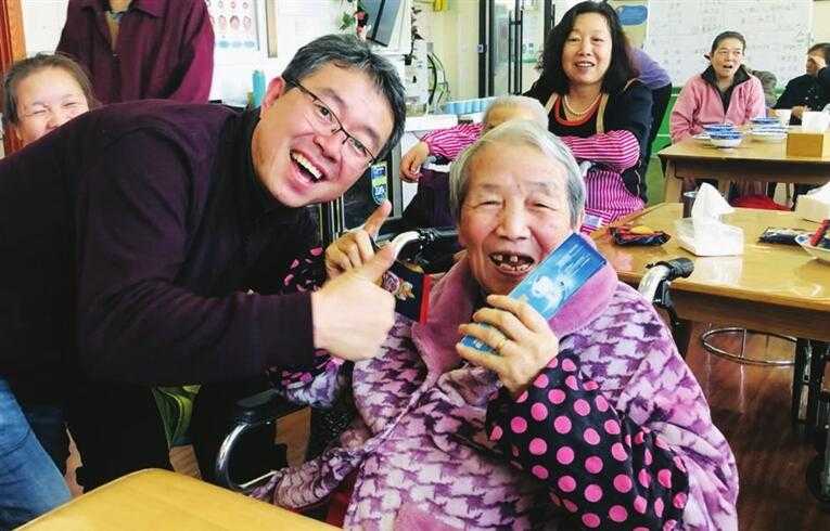 “專業(yè)化”設(shè)計 “嵌入式”服務(wù) 讓老人倍感溫暖 