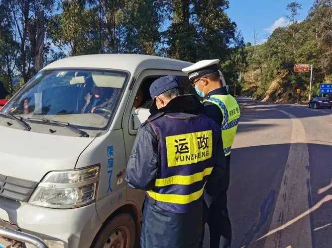 我市警方聯(lián)合多個部門重拳整治非法營運取得實效