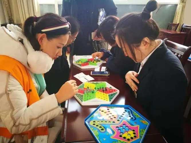 中國(guó)大學(xué)生國(guó)際跳棋錦標(biāo)賽開賽 近百名棋手參與角逐