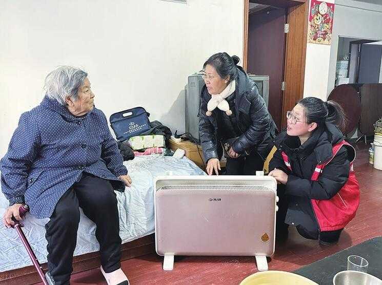 熱力主管道漏水 216戶(hù)居民停暖 多方連夜搶修恢復(fù)供熱