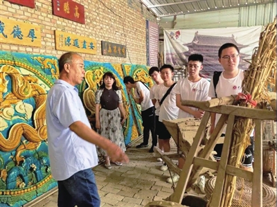 下鄉(xiāng)村 進社區(qū) 入企業(yè) 大學生暑期實踐點亮多彩青春